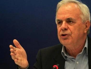 Ο Αποστόλου προτείνει χρηματοδότηση της οικονομίας από τις... θυρίδες!